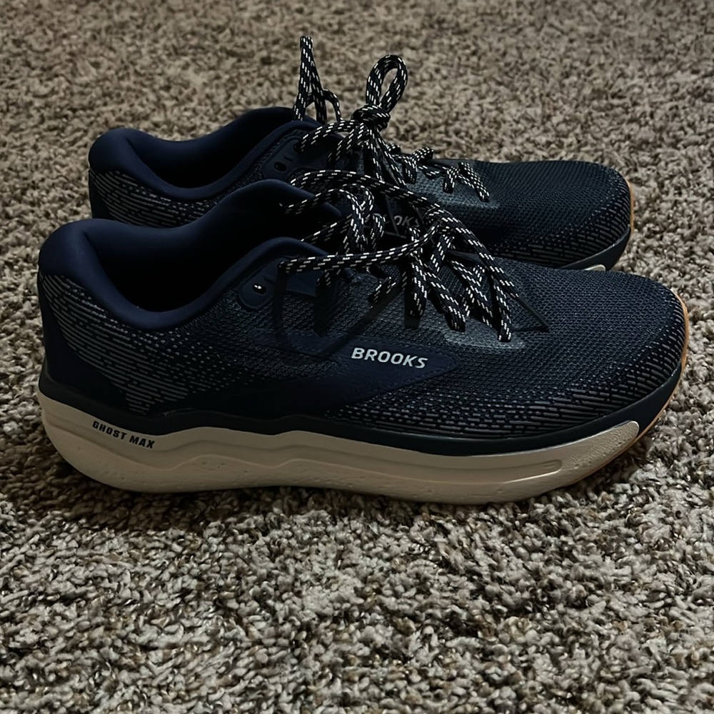 Brooks Men's Athletic Shoes Navy and White